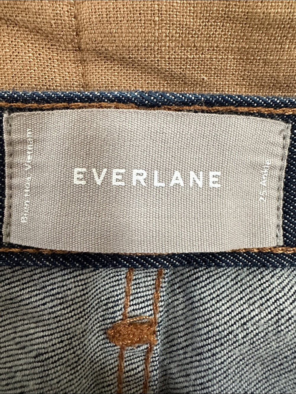 Everlane blue denim jeans with tan stitching - Picture 3 of 5